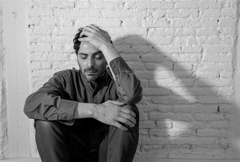 स्किझोफ्रेनिया म्हणजे नक्की काय? जाणून घ्या स्किझोफ्रेनियाची लक्षणे ...