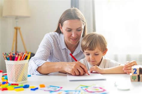 Mother teaching child drawing at home | Premium Photo
