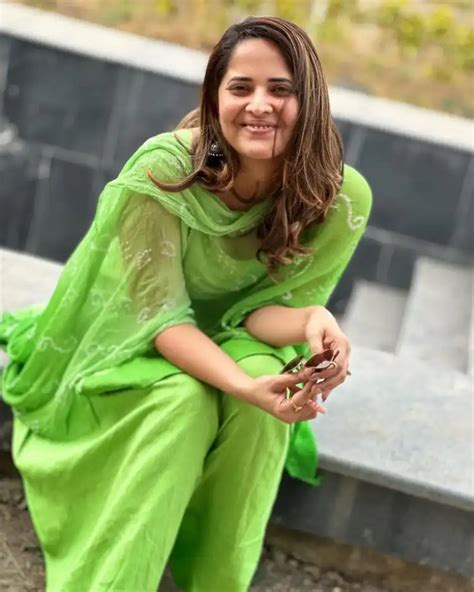 Anasuya: మేకప్ లేకుండానే గ్రీన్ డ్రెస్‌లో కట్టిపడేస్తున్న అనసూయ ...