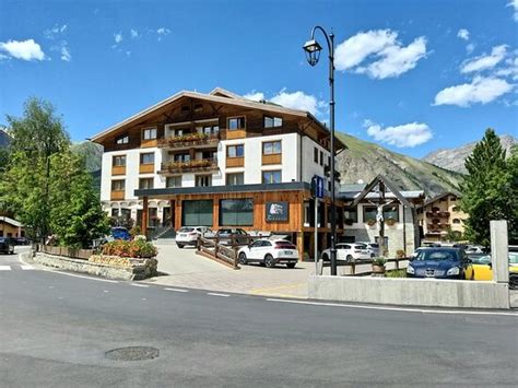 HOTEL BERNINA - 2025 Hotel Reviews, Photos, Rate Comparison (Livigno ...