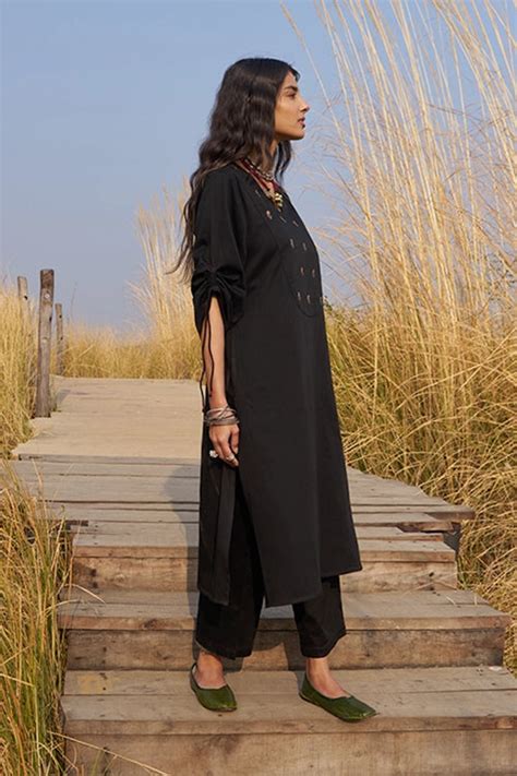 Dharan Black Kyoot Kurta Set – Okhaistore