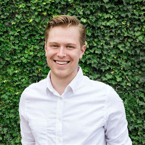 Pomade vs Gel: Which is Better For Your Hair? | Dapper Confidential