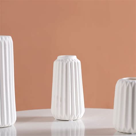 Minimalist Matte White Flower Vase Set Of 3 Online - Premium Vase ...