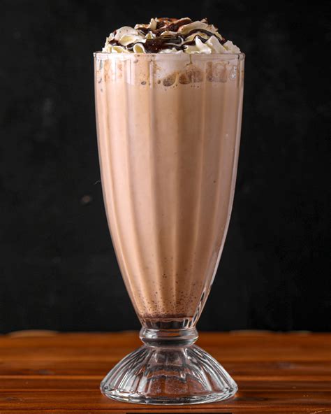 Copycat Baskin Robbins Chocolate Oreo Shake Recipe | ExpertDrinking