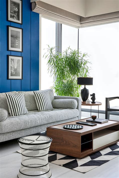 This Mumbai apartment weaves an arresting design story in blue, black ...