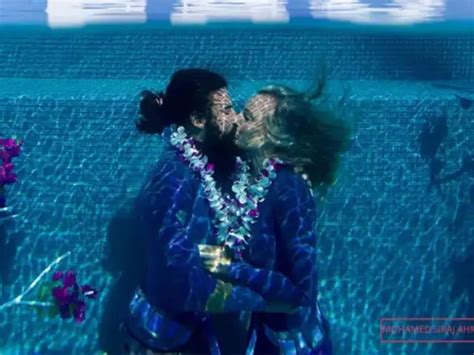 Couple kisses under water on Valentine's Day, sets Guinness World ...