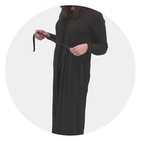 7 Best Maternity Robes, Tested by an Expectant Mom