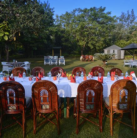 Dining l Pench Jungle Camp l Pench Tiger Reserve l Pench National Park