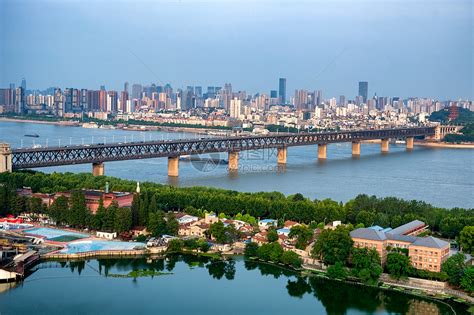 武汉的综合实力是湖北第一，那么襄阳和宜昌，谁能排第二呢？_城市