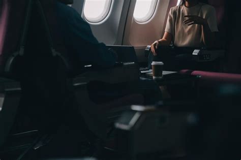 Passenger airplane talking cheerful concept | Premium Photo