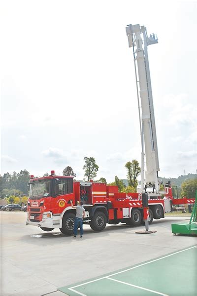 广州日报数字报-78米登高平台消防车来了