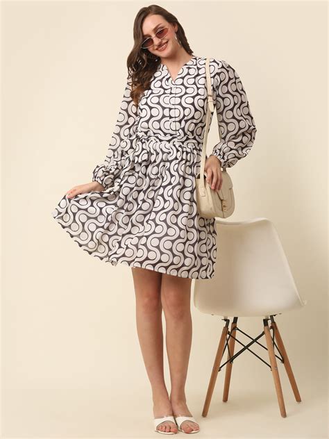 White Black Monochrome Geometric Printed Puff Sleeves Gathered Fit Fla ...