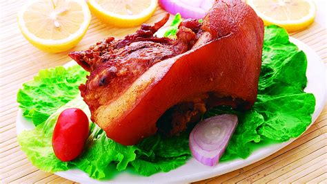 猪头肉很多人爱吃，怎样挑选好的新鲜的猪头肉呢？_冷冻