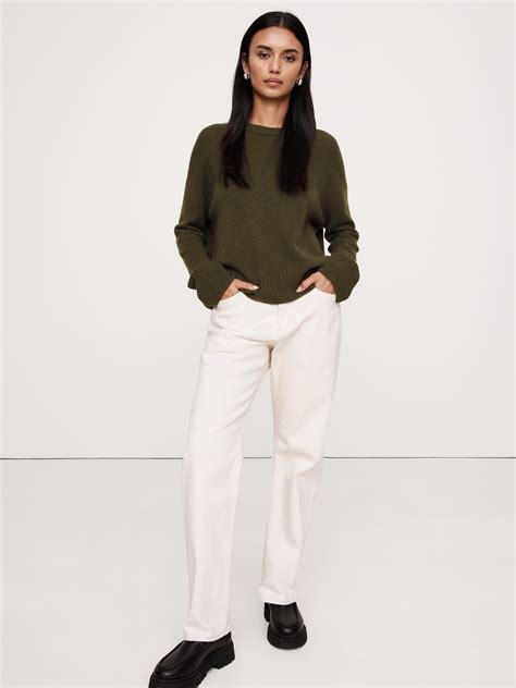 Oversized Midweight Cashmere Crew-Neck Sweater | Banana Republic