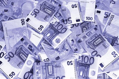 Euro Currency 100