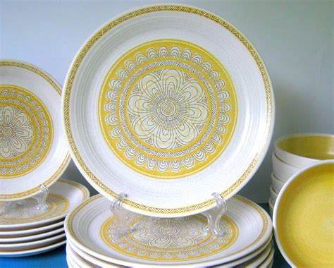 18-Pc Franciscan Dinnerware Set 1970's Hacienda