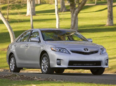 2010 Toyota Camry Hybrid | Motor Desktop
