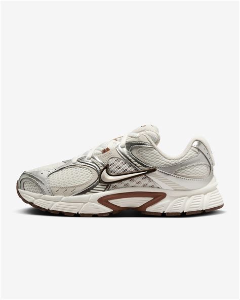 Nike V5 RNR Women's Shoes with Reflective Design Accents. Nike IN