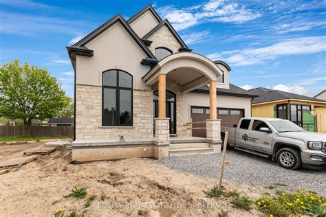 9 OAKLEY Drive, Niagara-on-the-Lake, ON L0S 1J0