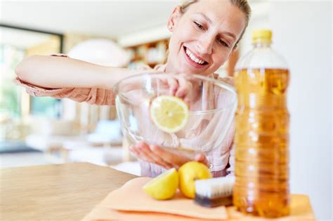 3 Ways To Neutralize Vinegar Smells After Cleaning Lovetoknow