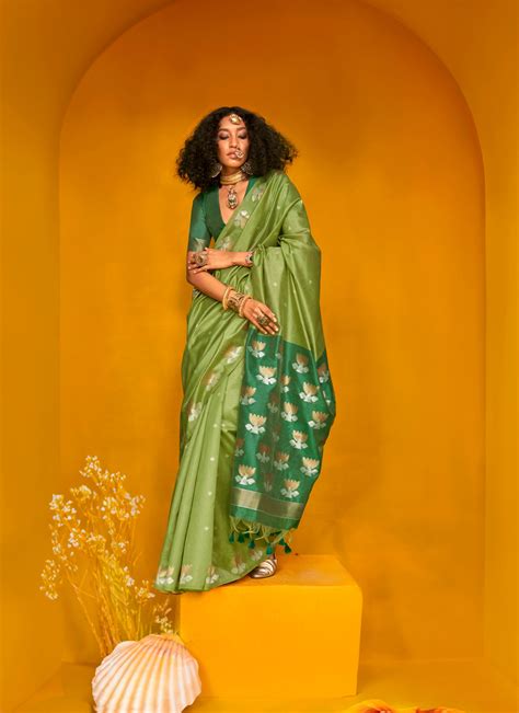 Green Krystal Lotus Tussar Handloom Saree – Mohi fashion