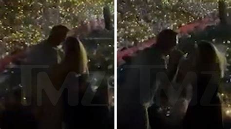 Coldplay Kiss Cam Video