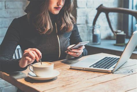 5 लड़कियों ने बताया- डेटिंग ऐप पर लड़कों की ऐसी प्रोफाइल चुराती है दिल ...