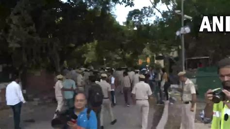 Police detain AAP workers for gathering outside Manish Sisodia's ...