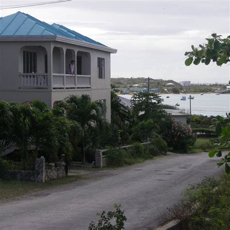 HILLTOP APARTMENTS (Island Harbour) - Hotel Reviews & Photos - Tripadvisor