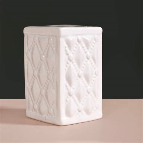 White Chic Ceramic Salt And Pepper Shaker Set Online - Premium Salt ...