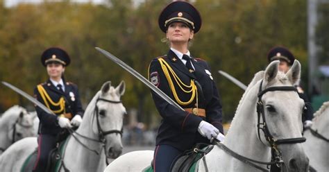 This Photo Of A Horse Mounted Russian Policewoman Has Left Many Hearts ...