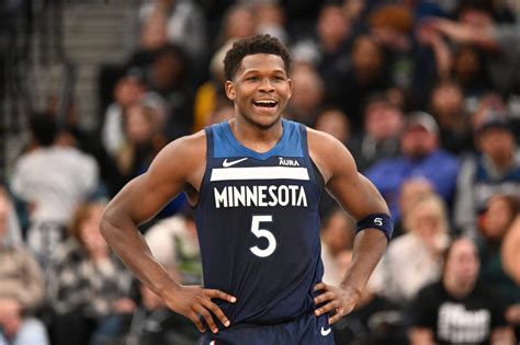 Anthony Edwards leads Wolves against veteran Lakers squad