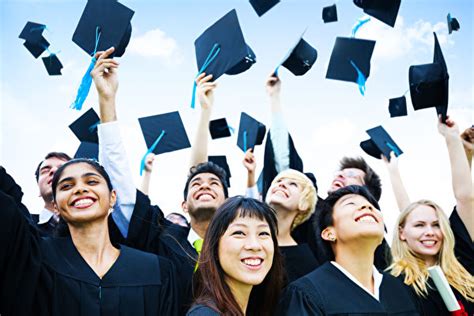 澳洲境内本科毕业50分，就能读八大。澳洲留学专业申请条件，课程推荐 - 知乎