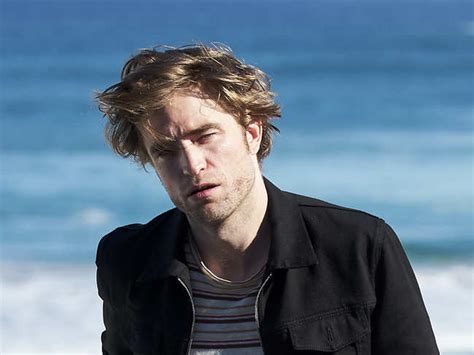 Robert Pattinson: 'The Batman' production halts after Robert Pattinson ...