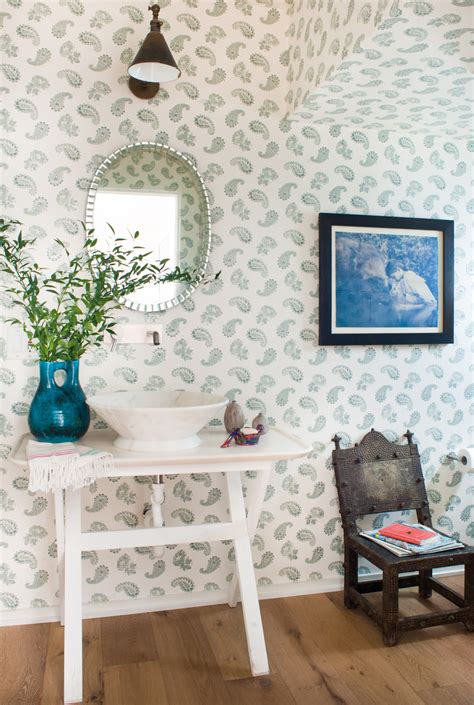 17 Designer-Approved Wallpapers For A Punchy Powder Room | Luxe ...