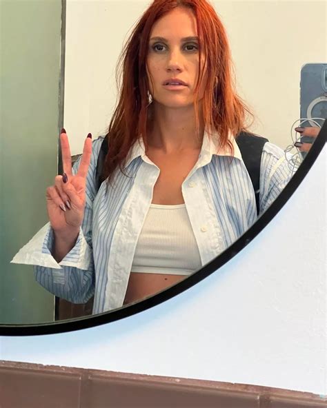 Comedian shocks audience as she begs for one to come 'home with me' in racy encore - Daily Star