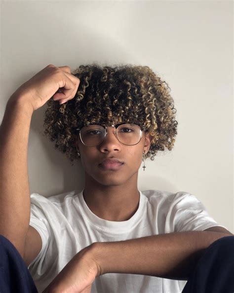 𝙁𝙖𝙨𝙘𝙞𝙣𝙖𝙩𝙞𝙤𝙣 - Chapter 19 | Boys with curly hair, Gents hair style ...