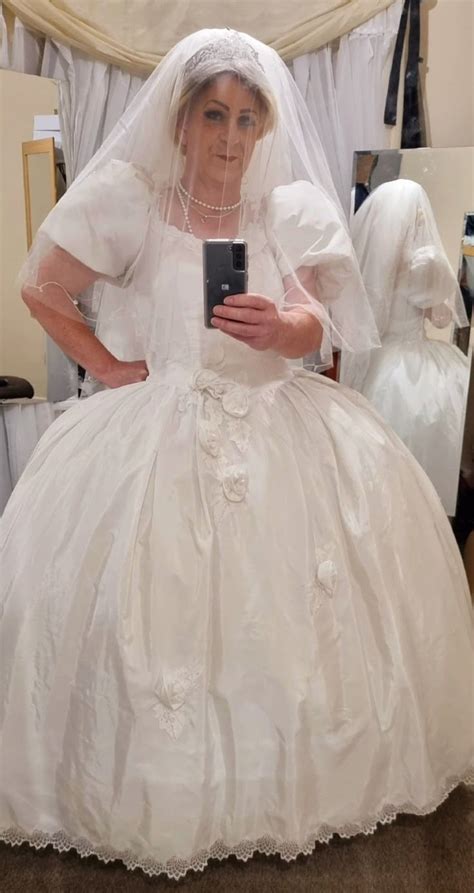 Man Dressed as Bride Wedding 的图像结果