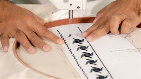 How to Embroider Letters Using a Machine 的图像结果
