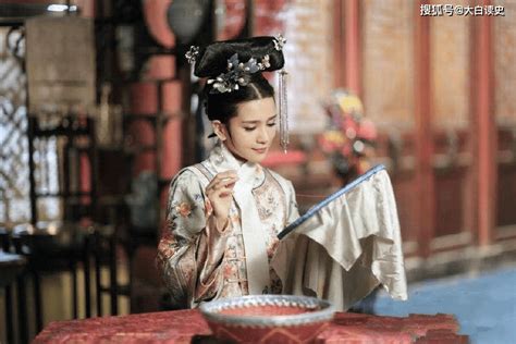 清朝首位皇贵妃佟佳氏，临终前才被立为皇后，原因却是康熙太爱她_钮祜禄氏