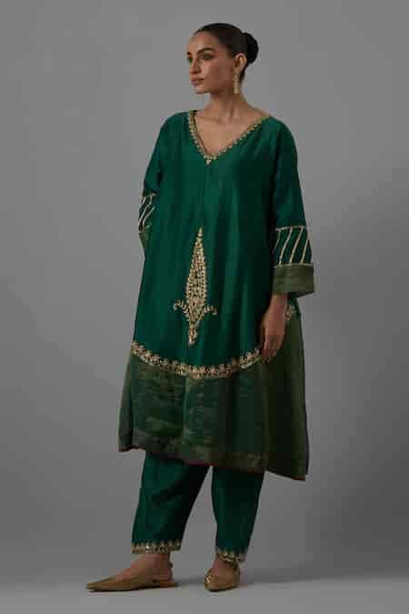 Buy Green Chanderi Embroidery V-neck Kurta Set For Women by Priya ...