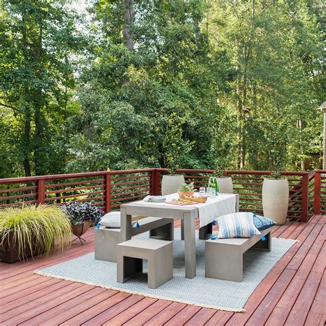 Decorate Your Deck on a Budget: 5 Tips for a Stunning Outdoor Space!