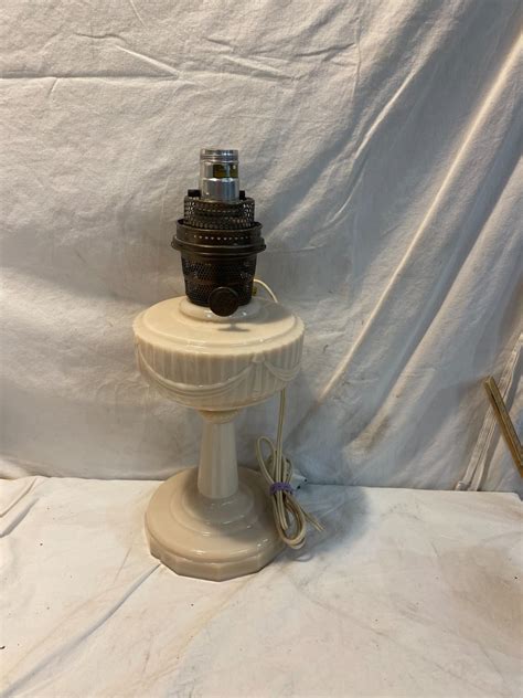 Vintage Aladdin uranium glass lamp