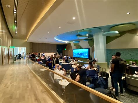 Lounge Review: Plaza Premium Lounge at Orlando International Airport's ...