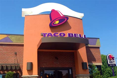 There’s Going to Be A Taco Bell Hotel in Palm Springs and We’re Very ...