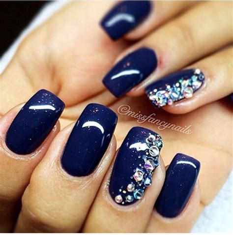 what nail color goes well with navy blue dress