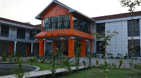 GOLDEN CHOPSTICK HOTEL (Livingstone) - Hotel Reviews, Photos, Rate ...