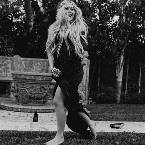 Avril Lavigne's feet