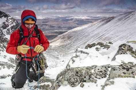 探险家登英国最高峰途中拍下奇美雪景_登山-攀岩_新浪户外_新浪体育_新浪网