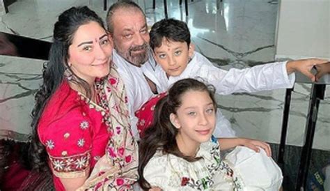 happy birthday Sanjay Dutt missing his wife manyata and kids: अपने ...